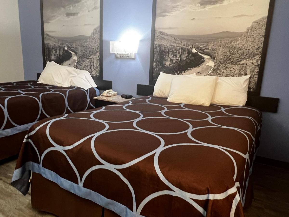 Super 8 By Wyndham Cleveland Tx Hotel Екстериор снимка